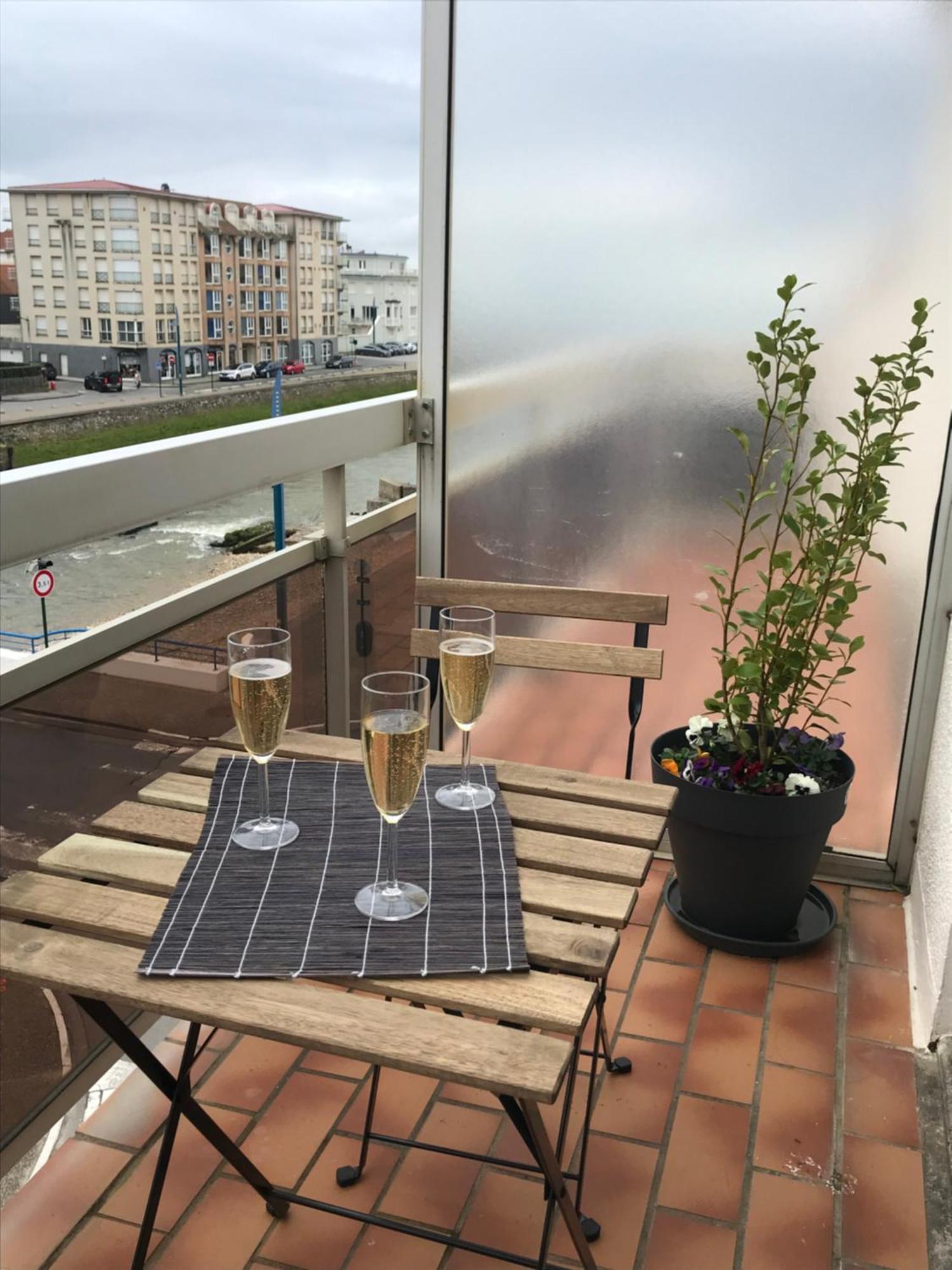 Une Jolie Vue - Appt 2 Pieces Vue Mer Balcon Sud Wimereux Esterno foto